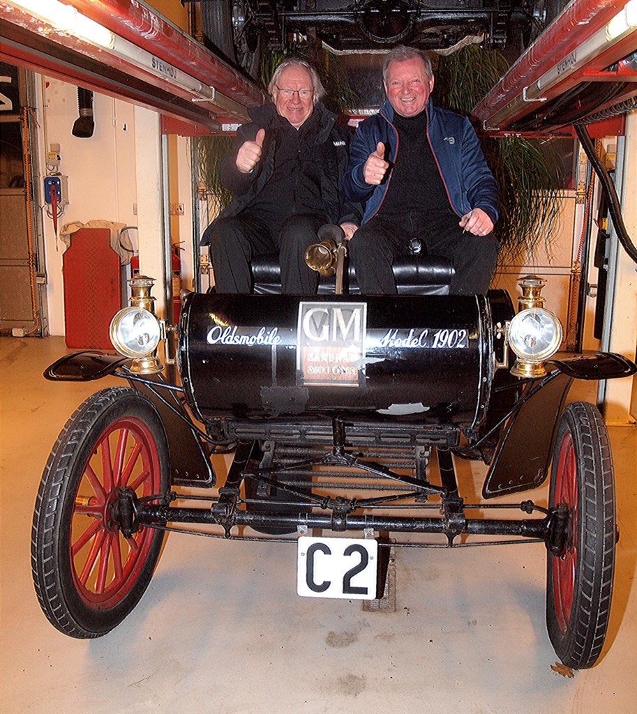 Preben Kristoffersen (t.h.) og Rauno Aaltonen ”prøvekørte” også en Oldsmobile fra 1903